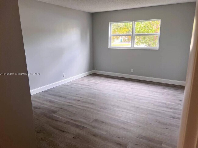 Foto del edificio - 11604 NW 29th Ct
