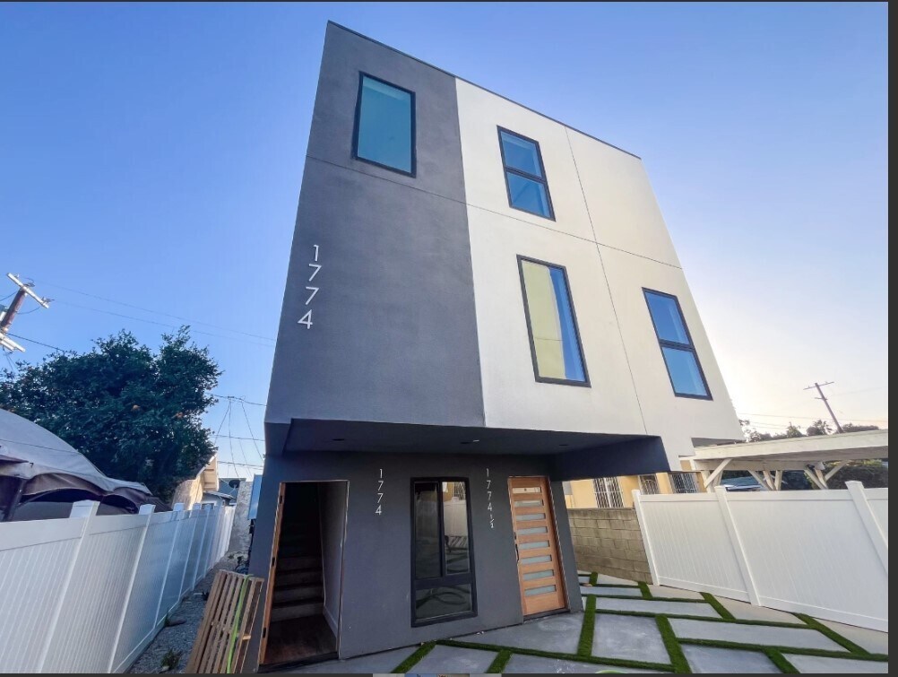 Building Photo - 1774 W 37th Pl