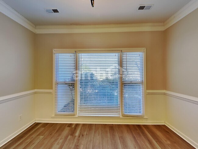 Foto del edificio - 114 Ashwood Ct N