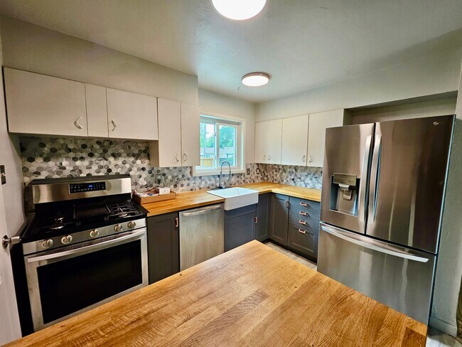 Foto del edificio - Updated one level ranch home close to UCCS!