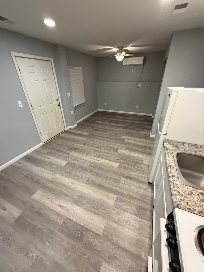 Foto del edificio - 5423-5425 E 27th St