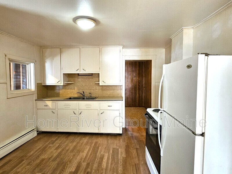 26 Elm St Unit Apt 2L, Lewiston, ME 04240 Condo for Rent in Lewiston