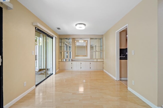 Building Photo - 5227 Riverdale Ct