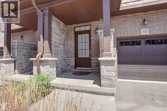 Building Photo - 445 Ontario St S