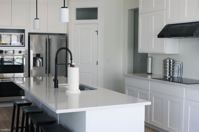 Building Photo - 4 br, 3 bath House - 4432 North Seasons Vi...
