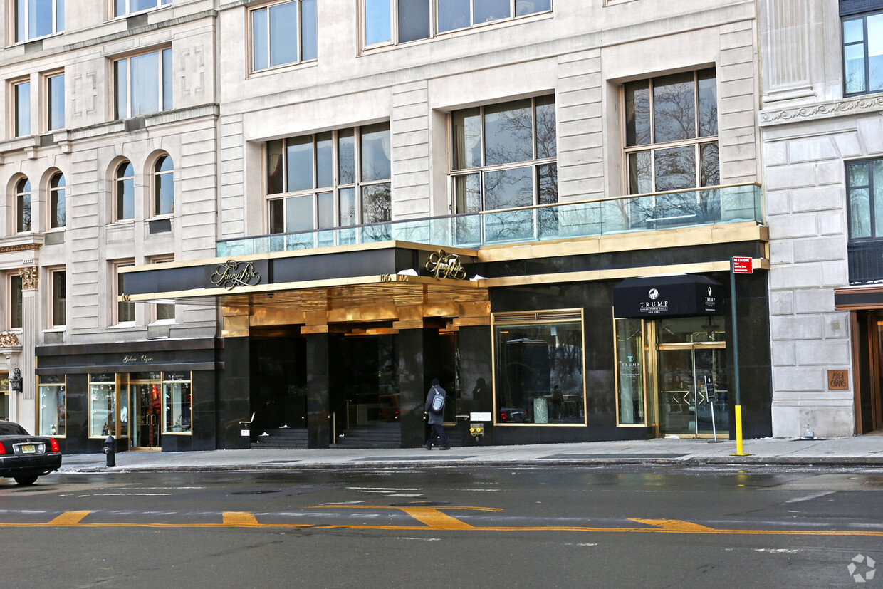 Main entrance - 106 Central Park S