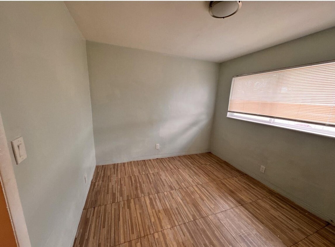 Building Photo - 2206 Adams St