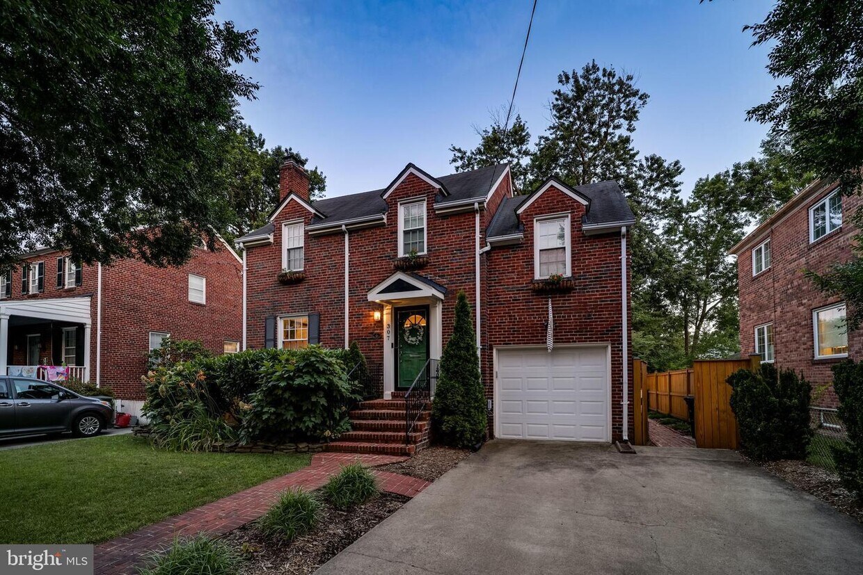 Nestled in the heart of Del Ray Apartment for Rent in Alexandria, VA