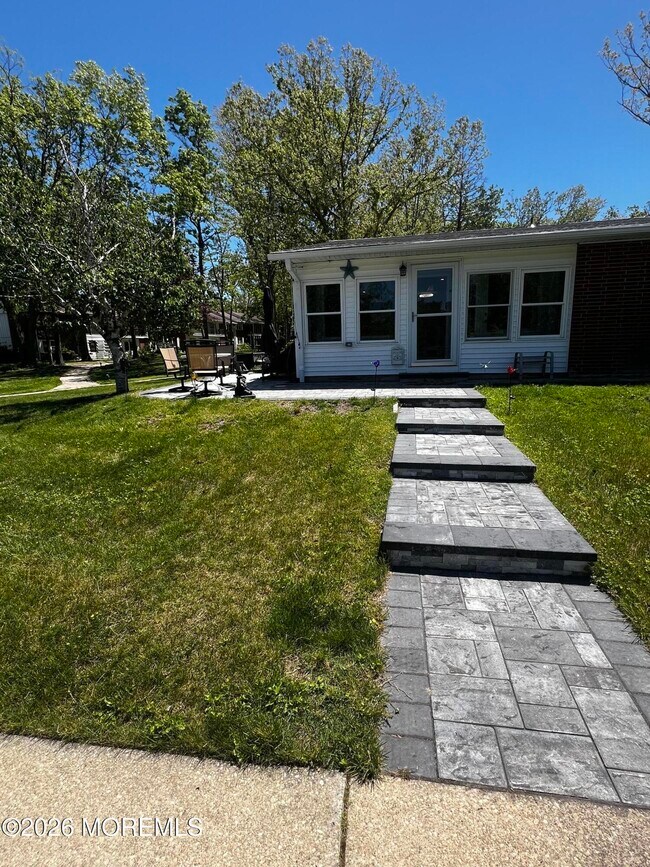 Building Photo - 106A Edinburgh Ln
