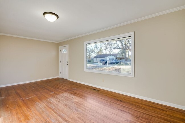 Building Photo - 2 Bed, 1 Bath Ready for Rent!