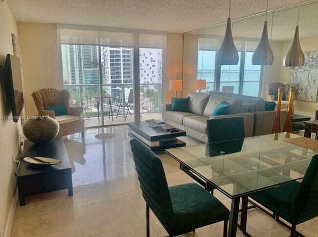 Building Photo - 1155 Brickell Bay Dr