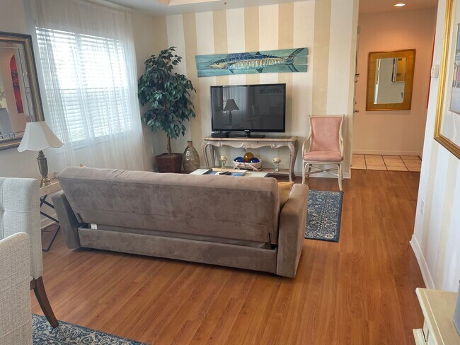 Building Photo - 1110 Villagio Cir