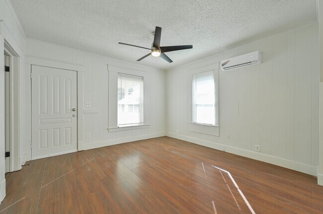 Building Photo - 607 N Evans Ave