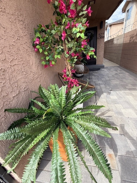 Entrada exterior - 527 W Colden Ave