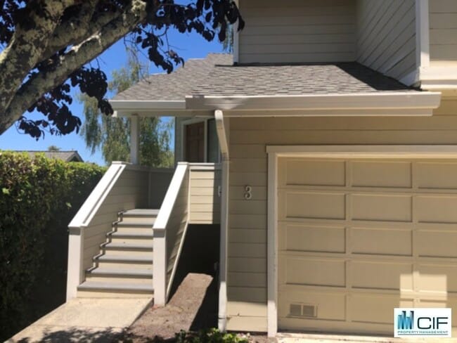 Building Photo - Scotts Valley 3bd/2ba~ End Unit Townhome~ ...