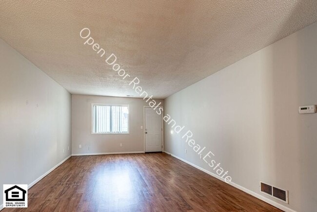 Building Photo - 4934 Vermont Ln