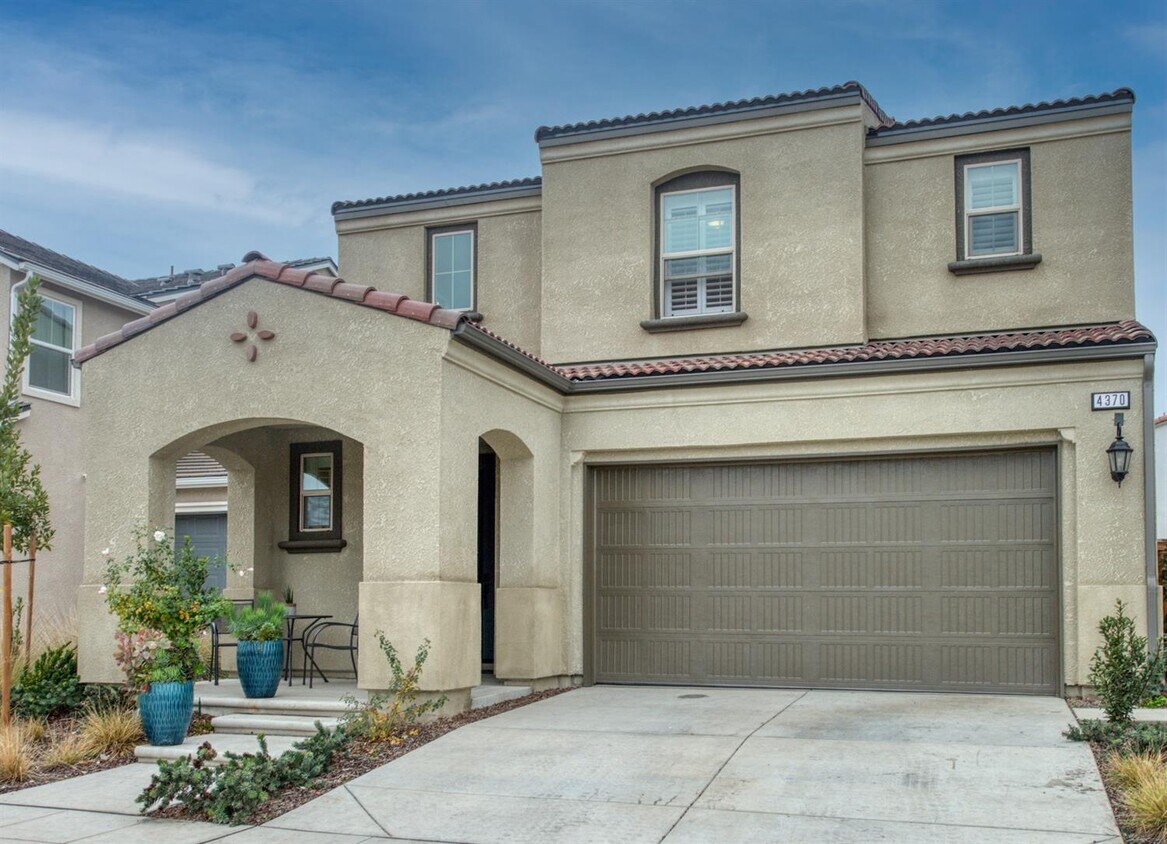 Primary Photo - 4370 Redrock Dr