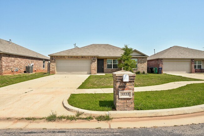 Foto del edificio - Gorgeous 3 Bed 2 Bath in Moore/SE OKC