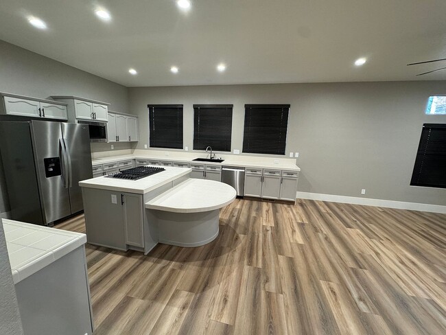 Building Photo - 5551 Barcelona Ct