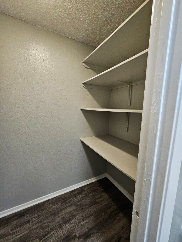 Foto del edificio - 3501 Renzel Blvd
