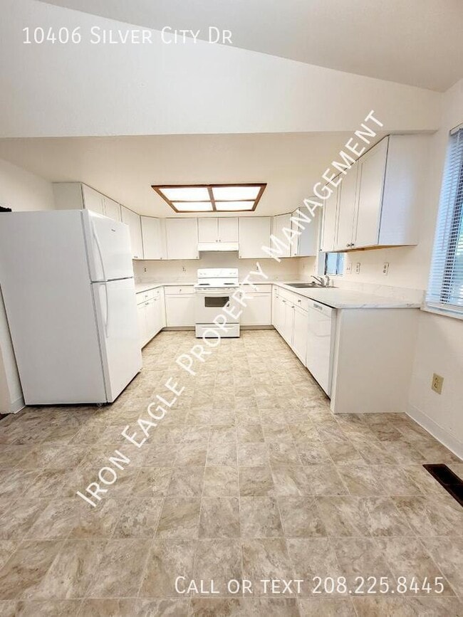 Building Photo - 10406 Silver City Dr