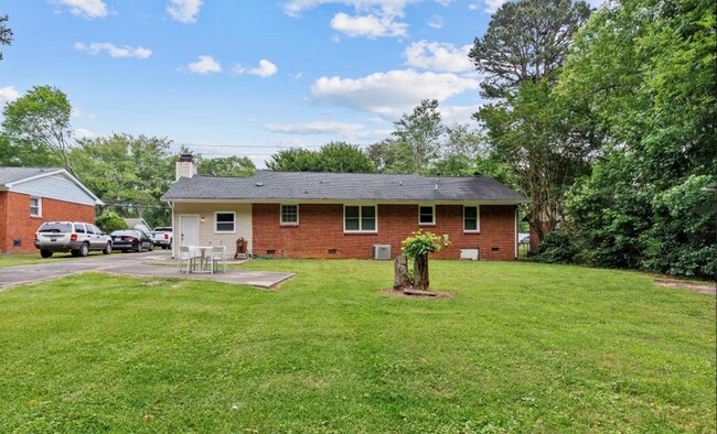 Foto del edificio - 1344 Shannonhouse Dr