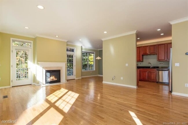 Building Photo - 3 br, 3.5 bath House - 90 Goodwin Cir # 90