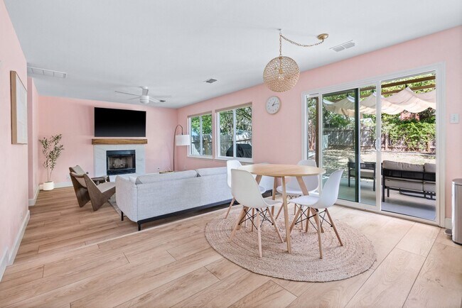 Foto del edificio - 2206 Rick Whinery Dr