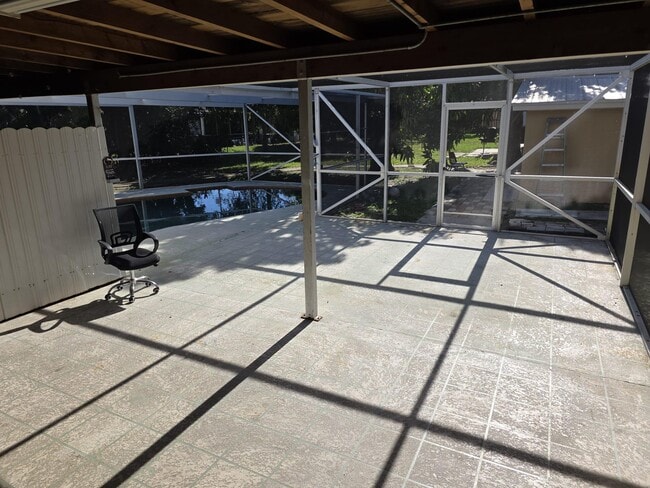 Building Photo - 1871 Palm Acres Dr