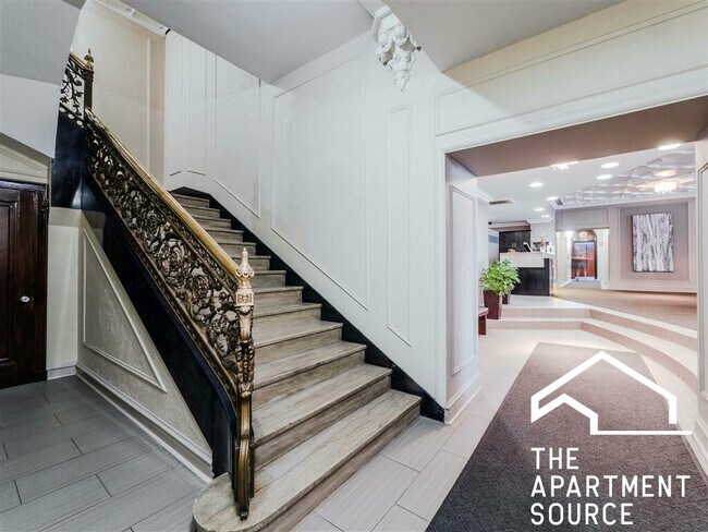 Building Photo - 401 W Fullerton Ave