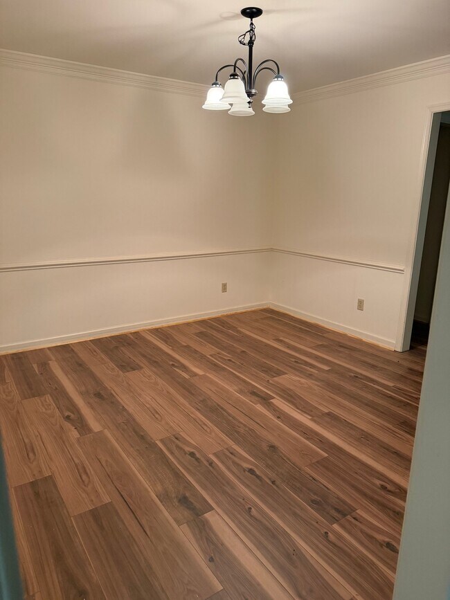 Foto del edificio - 425 Ashlawn Dr