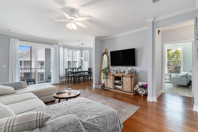 Building Photo - 130 River Landing Dr