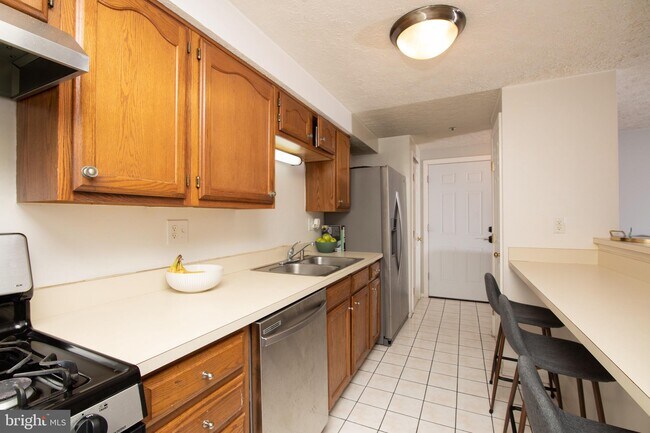 Building Photo - 41 Kenwood Dr