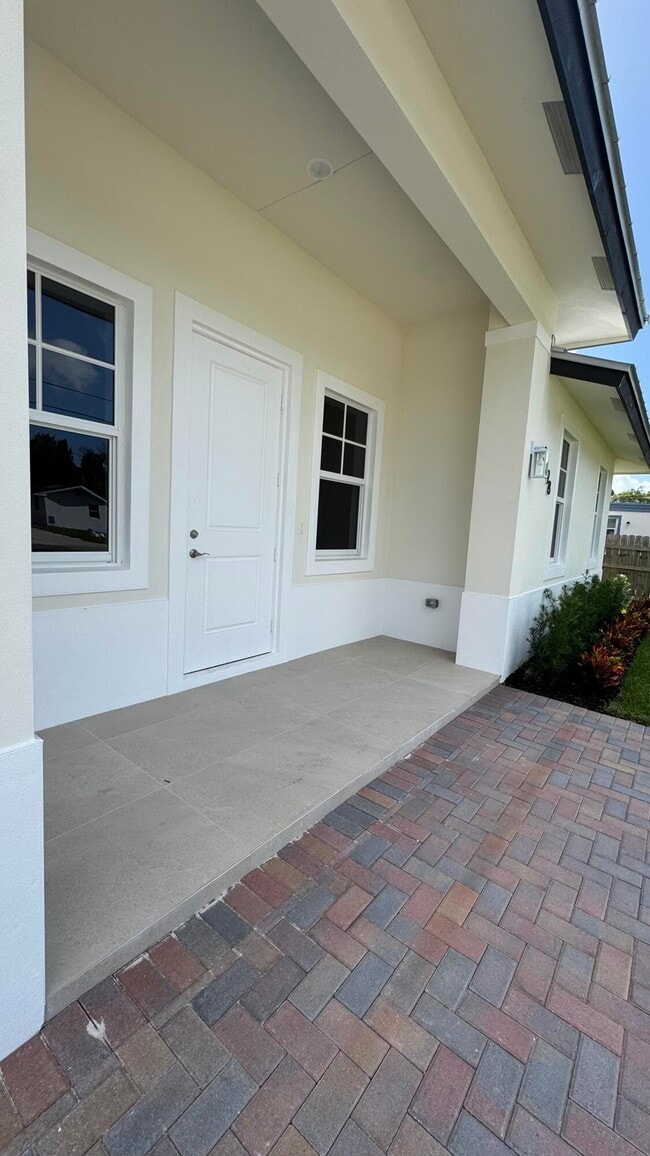 Building Photo - 3798 Coconut Rd
