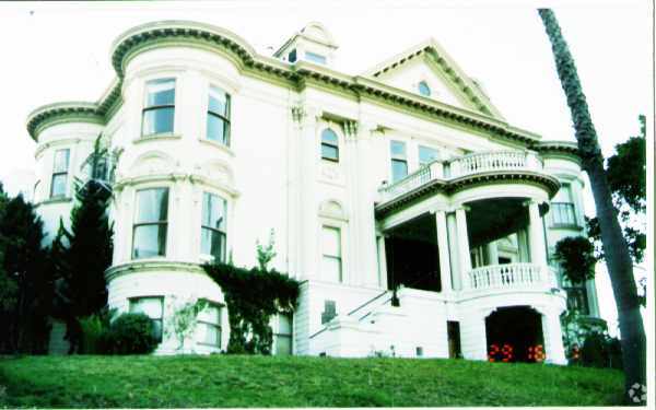 Primary Photo - 926 Grove St