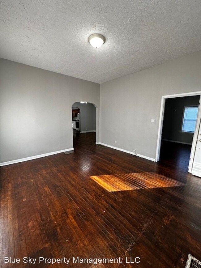 Foto del edificio - 4 br, 1 bath House - 1101 W 10th St