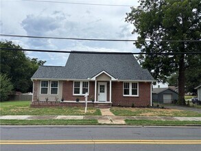Building Photo - 107 Johnson St