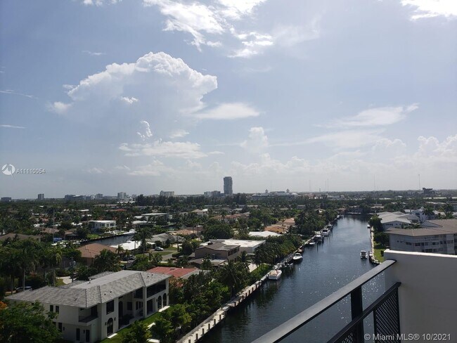 Building Photo - 401 Golden Isles Dr