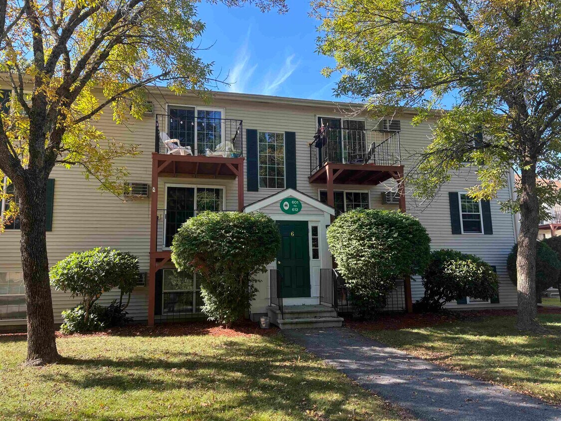 Primary Photo - 606 White Cedar Blvd