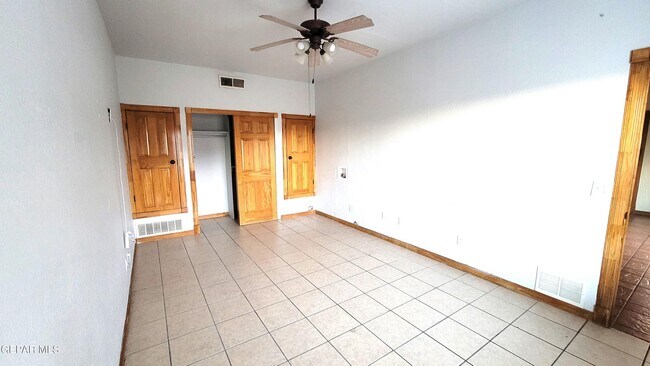 Foto del edificio - 2700 Memphis Ave