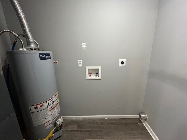 Building Photo - Nick Delsignore