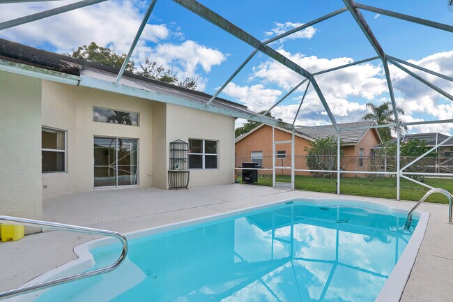 Building Photo - 10567 Paso Fino Dr