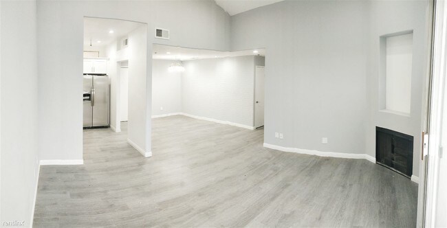 Building Photo - 12222 Moorpark St