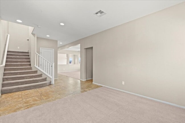 Building Photo - Stunning 5-Bedroom Home at the End of a Cu...
