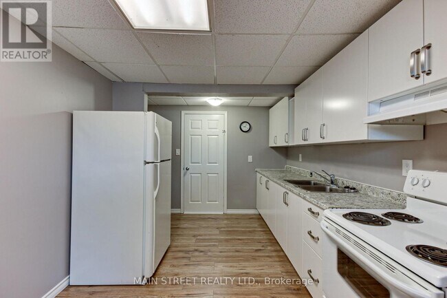 Photo du bâtiment - 14877 Regional Rd 1