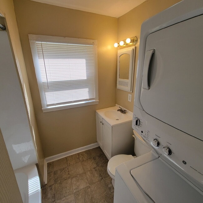 Brightwood 2BR House w/Storage Shed! - Brightwood 2BR House w/Storage Shed!