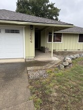 Building Photo - 2664 Samoan Wy