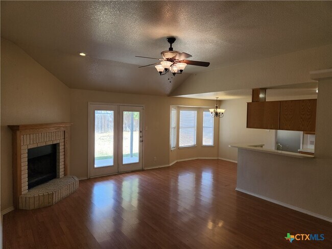 Foto del edificio - 3407 Woodrow Dr