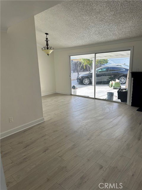 Foto del edificio - 9511 Hayvenhurst Ave