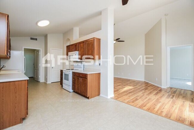 Building Photo - 4331 E Bayberry Ave
